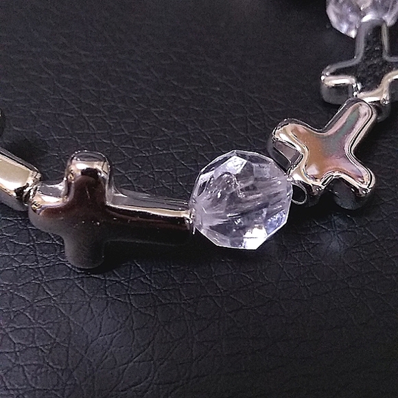 Crystal and silver cross stretch bracelet - Picture 2 of 2